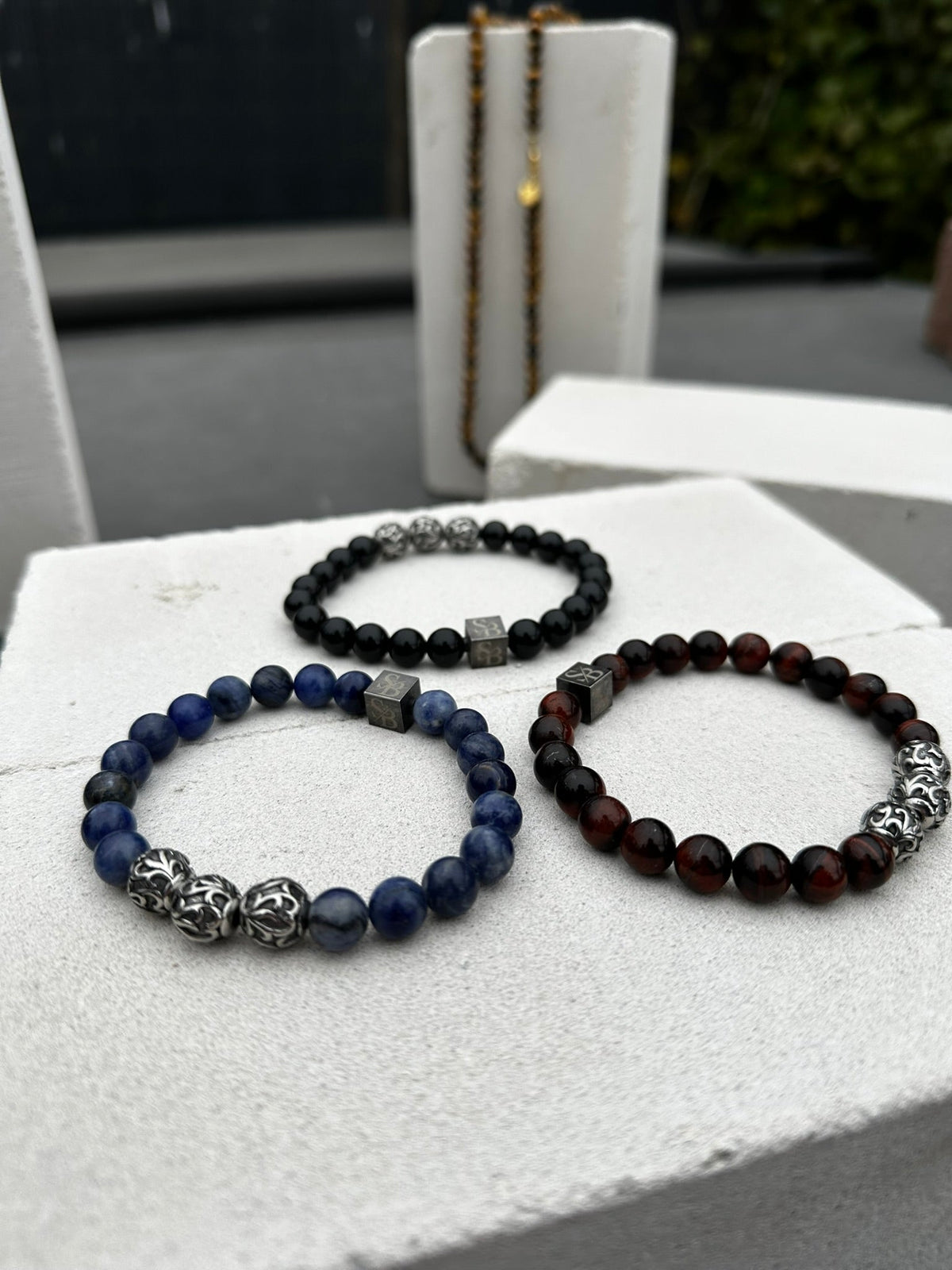 Armbanden Combineren: Tips voor een Stack die Klopt