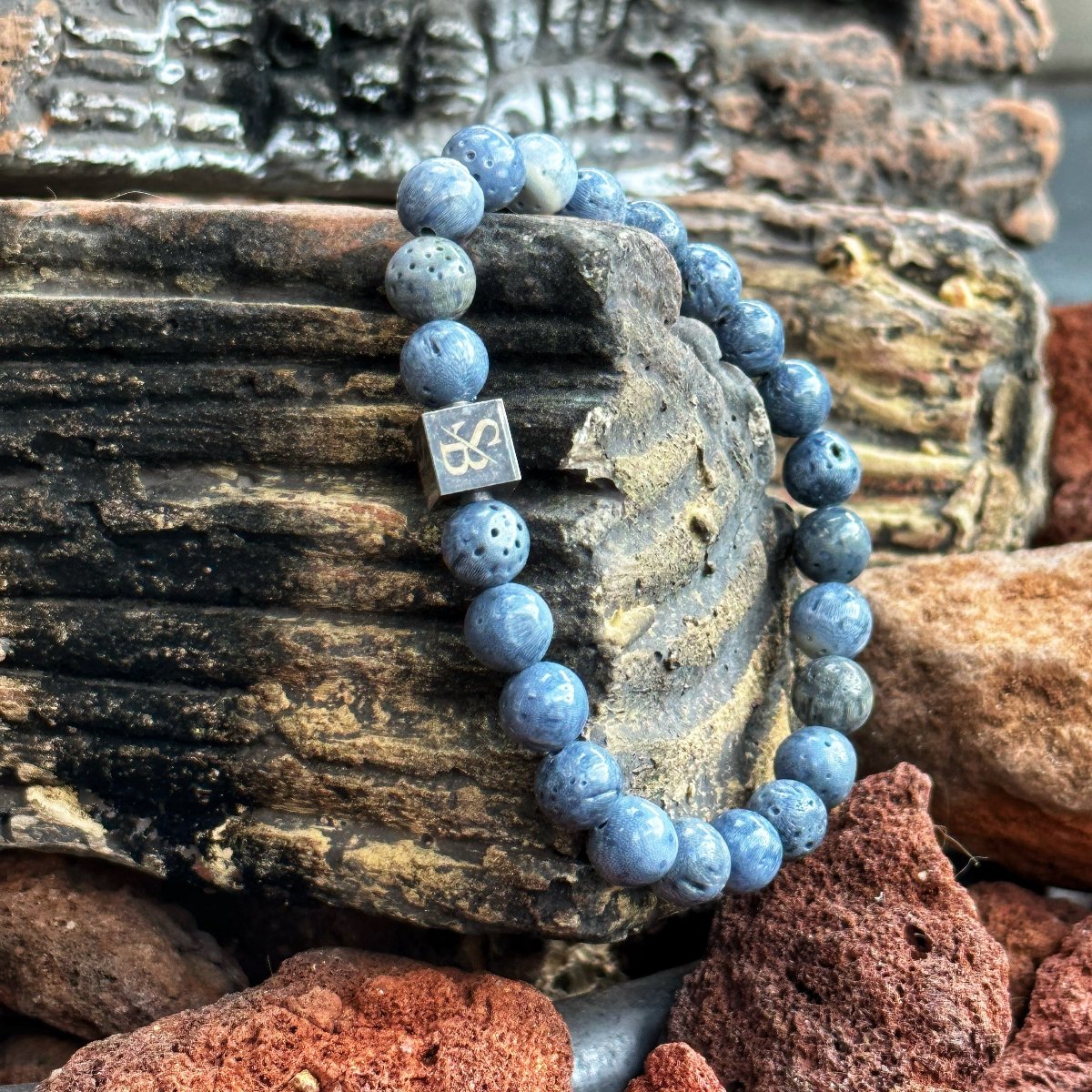 Koraal Armband: Waarom Deze Steen Blauw Is en Hoe Je Hem Draagt