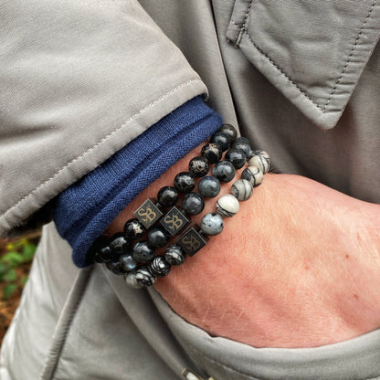 Black Silk Stones armband in een set te zien.