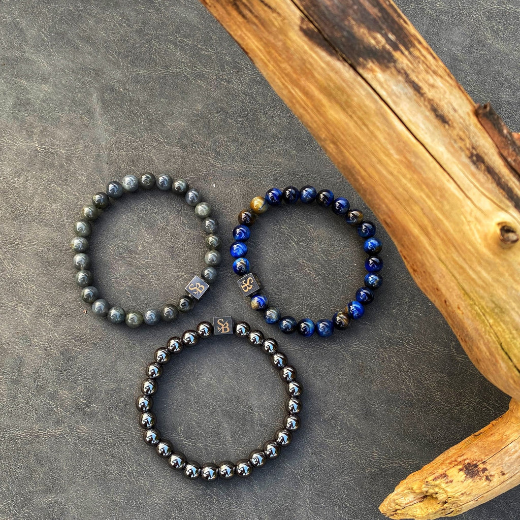 Blauwe Tijgeroog armband gemixt in een set met hematiet stones en black labradorite stones.