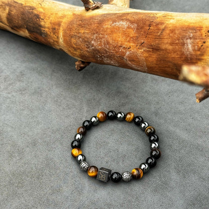 Triple Protection Silver+ Armband van Stoney Bracelets voor heren. Gemaakt van Hematiet, Obsidiaan, zilver en gouden tijgeroog. Vooraanzicht2