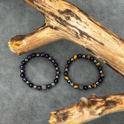 Wisdom set van Stoney Bracelets, natuursteen armbanden voor stoere mannen. Vooraanzicht met de Triple Protection armband en de Athena Silver+ armband.. Setfoto