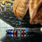 Zeus Silver+ Stones van Stoney Bracelets Heren armband, zilver, tijgeroog, blauw en rood, Sfeerfoto