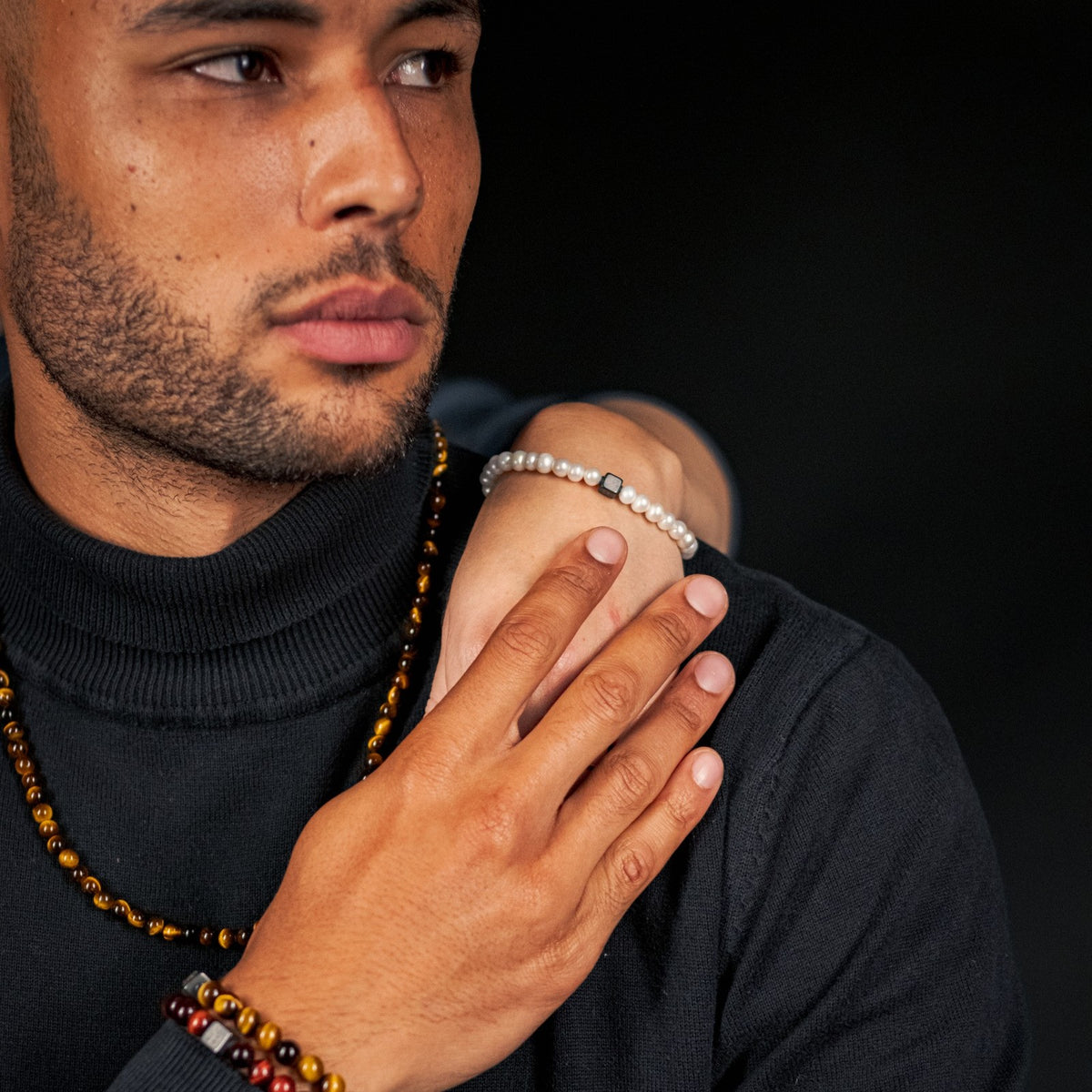 Golden Gaze Necklace (6mm) gedragen met bijpassende tijgeroog armband | Stoney Bracelets