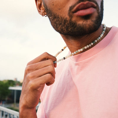 Ocean Soul Necklace (6mm) gedragen, close-up buiten | Stoney Bracelets