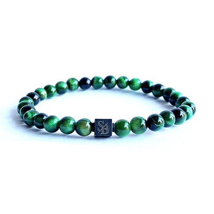 Een armband met Stoney Bracelets' Groene Tijgeroog Stenen (6mm).