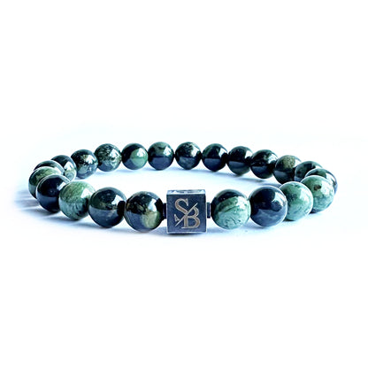 Een Stoney Bracelets armband met een Kambaba Jasper steen en een zwart vierkant.